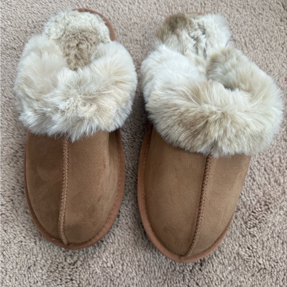 Cozy Tan Fur-Lined Women's Slippers
